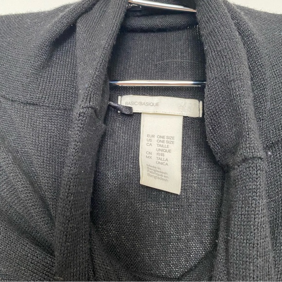 H&M TURTLE NECK PONCHO - Picture 3 of 4